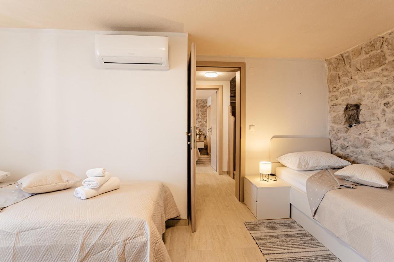 Patakun Holiday Home For 5, With Heated Pool Lecevica 외부 사진