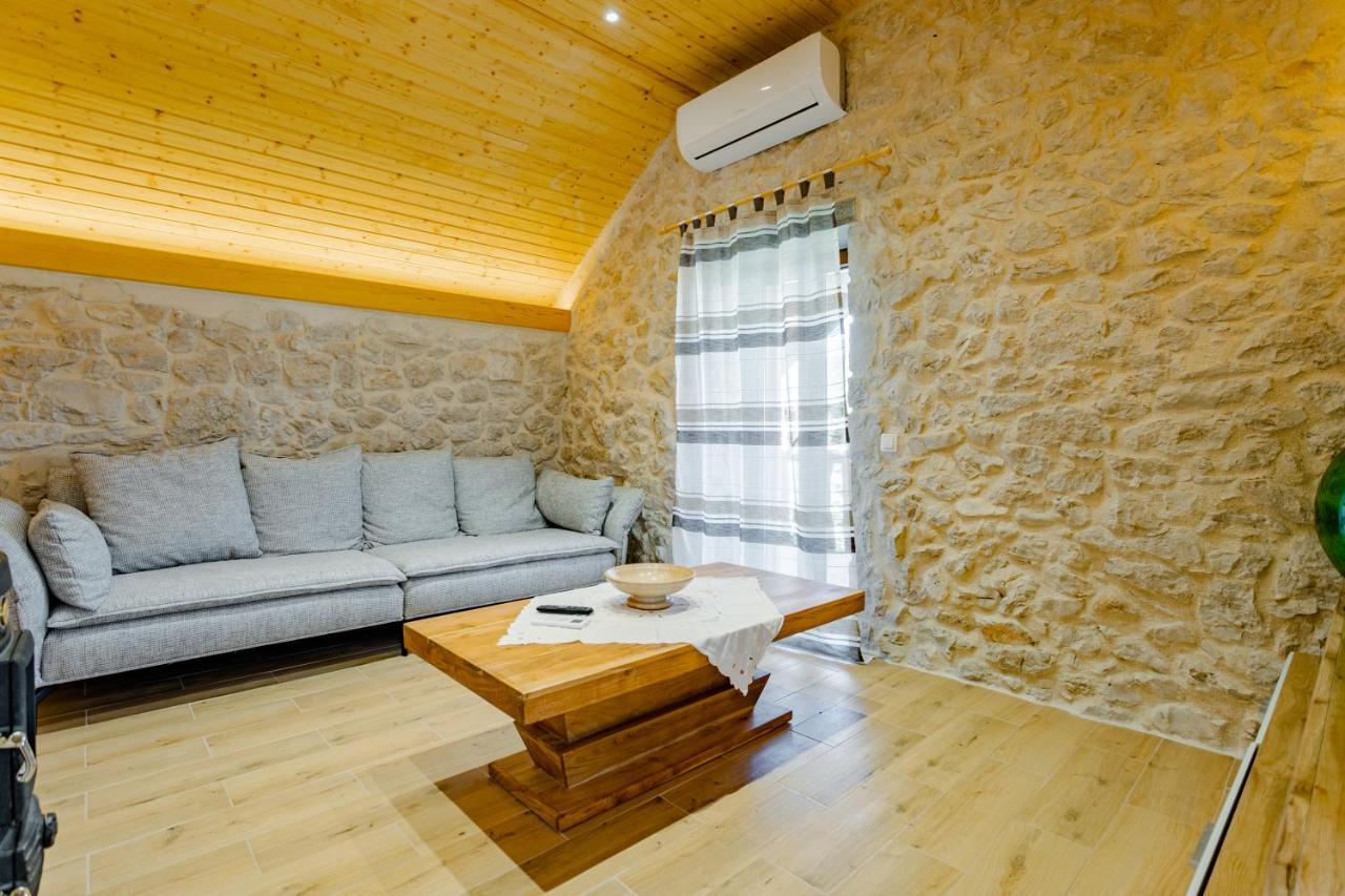 Patakun Holiday Home For 5, With Heated Pool Lecevica 외부 사진