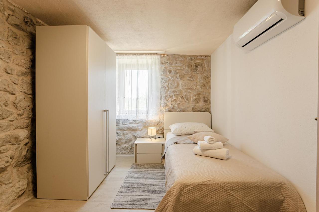 Patakun Holiday Home For 5, With Heated Pool Lecevica 외부 사진