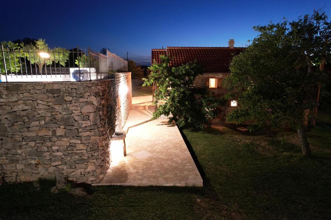 Patakun Holiday Home For 5, With Heated Pool Lecevica 외부 사진