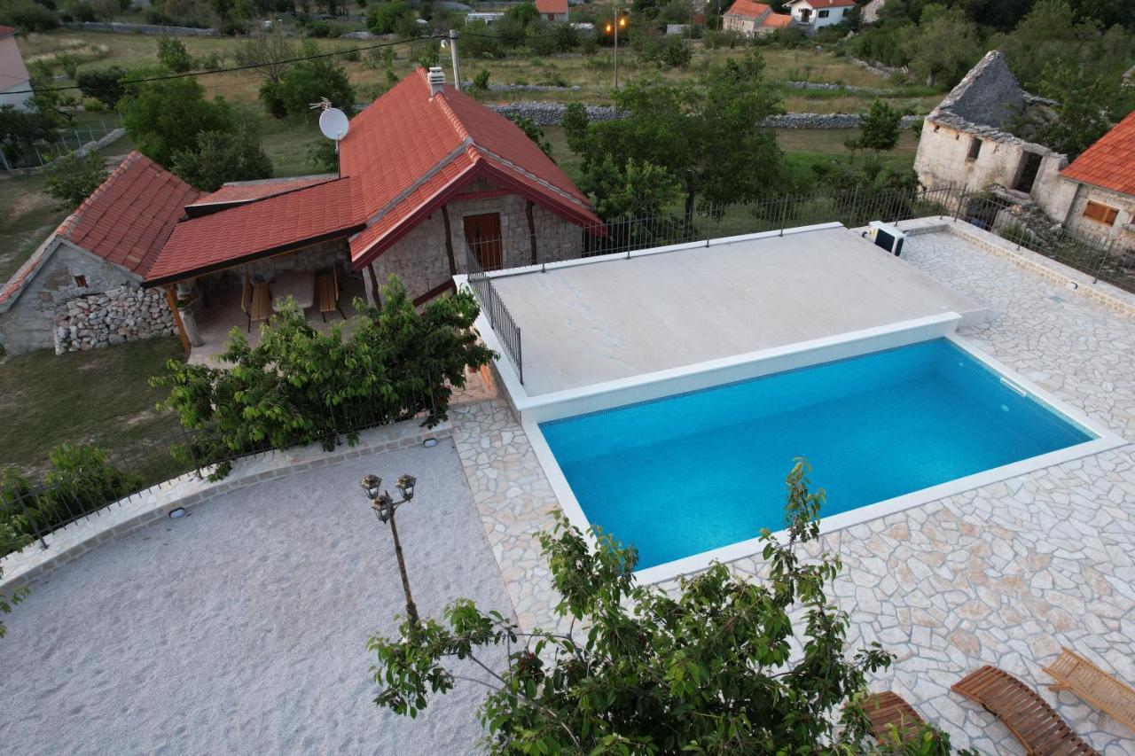 Patakun Holiday Home For 5, With Heated Pool Lecevica 외부 사진