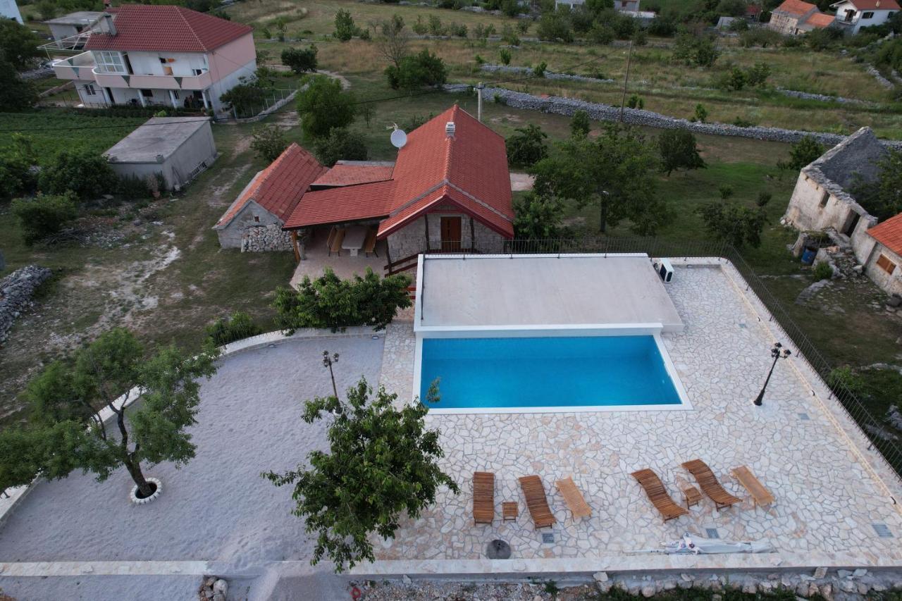 Patakun Holiday Home For 5, With Heated Pool Lecevica 외부 사진
