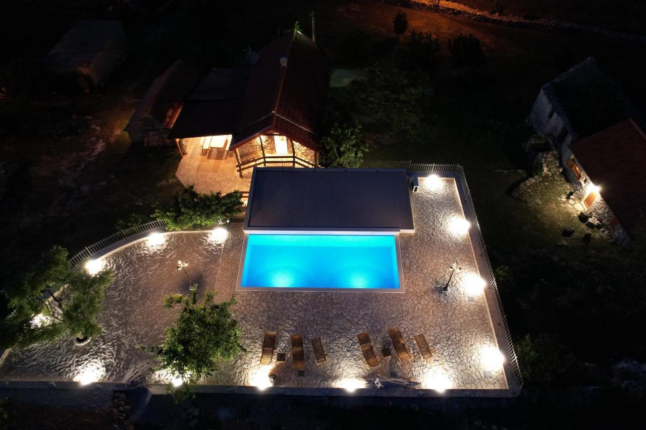 Patakun Holiday Home For 5, With Heated Pool Lecevica 외부 사진