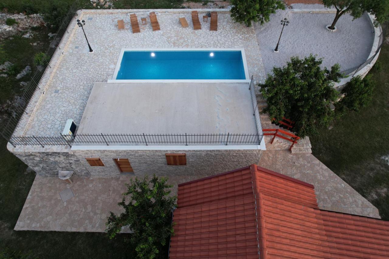 Patakun Holiday Home For 5, With Heated Pool Lecevica 외부 사진