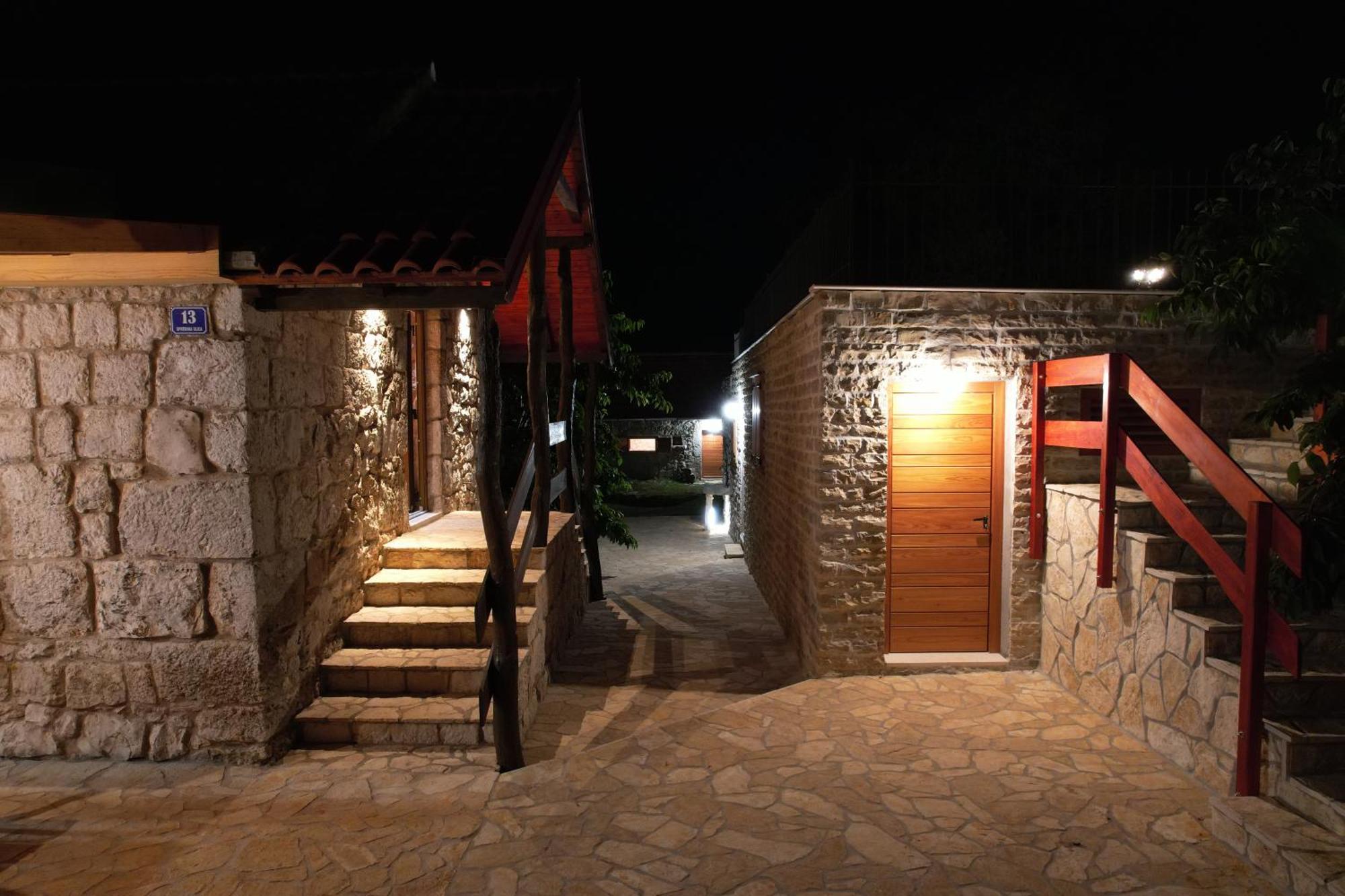 Patakun Holiday Home For 5, With Heated Pool Lecevica 외부 사진